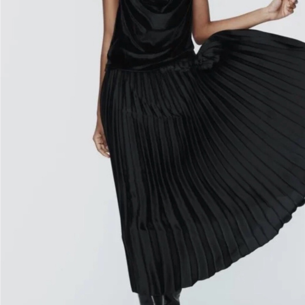 Zara Black Maxi Pleated Skirt